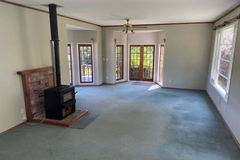 Photo of property in 18 School Road, Riverhead, 0820