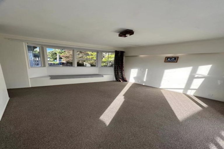 Photo of property in 1/520 Beach Road, Murrays Bay, Auckland, 0630