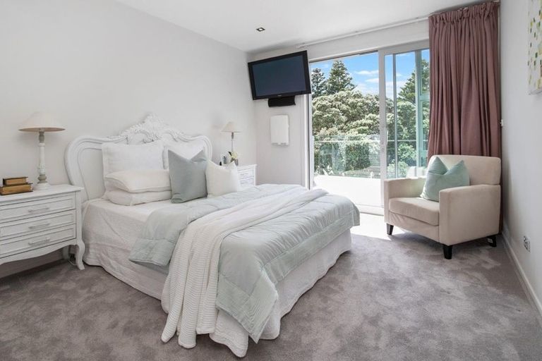 Photo of property in Esplanade Apartments, 8/16 Beach Front Lane, Browns Bay, Auckland, 0630