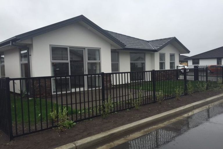 Photo of property in 5 Robalan Close, Halswell, Christchurch, 8025