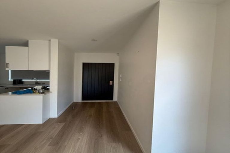 Photo of property in 9b Poruru Close, Papakura, 2110