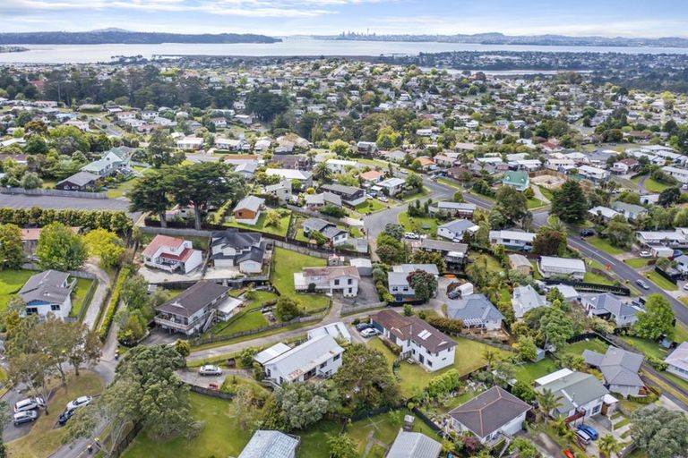 Photo of property in 9 Woodhouse Place, West Harbour, Auckland, 0618