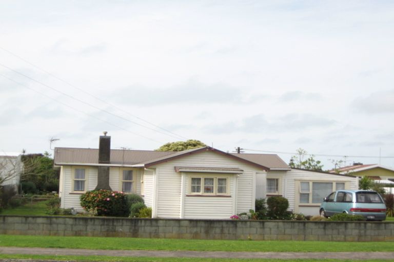 Photo of property in 102 Domett Street, Waitara, 4320