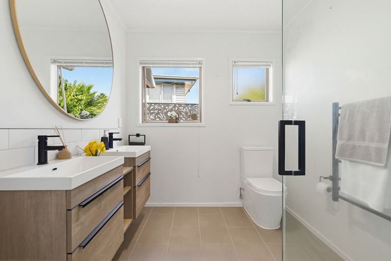 Photo of property in 1 Pleasant Road, Glen Eden, Auckland, 0602