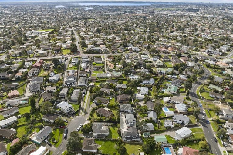 Photo of property in 7a Halcombe Place, Green Bay, Auckland, 0604