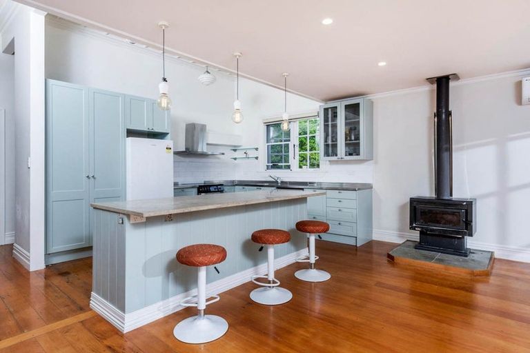 Photo of property in 145 Simpson Road, Henderson Valley, Auckland, 0614