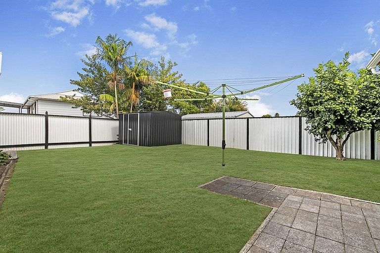 Photo of property in 14 Hadley Wood Drive, Wattle Downs, Auckland, 2103