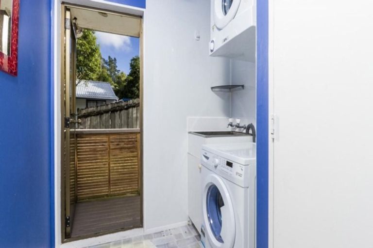 Photo of property in 27a Topliss Drive, Northcross, Auckland, 0632