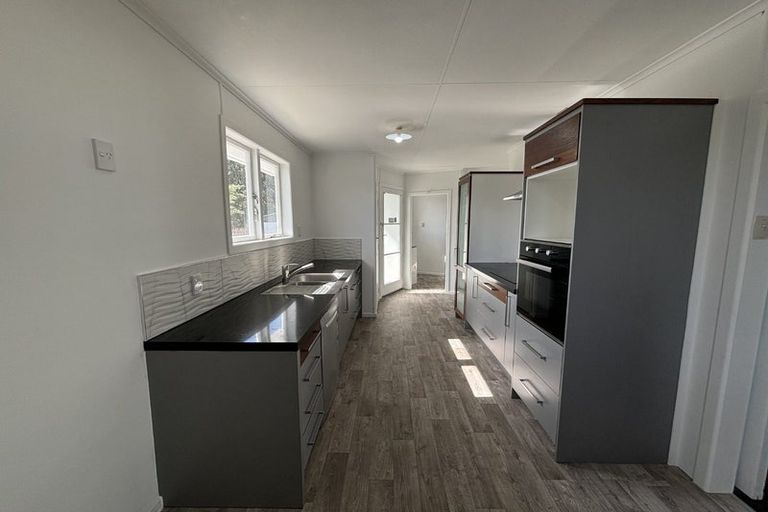 Photo of property in 77 Collins Road, Melville, Hamilton, 3206