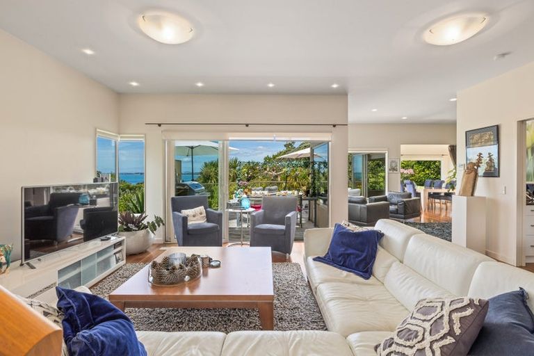 Photo of property in 17 Sykes Avenue, Hatfields Beach, Orewa, 0931