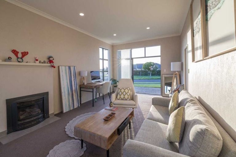 Photo of property in 53 Turnberry Drive, Wattle Downs, Auckland, 2103