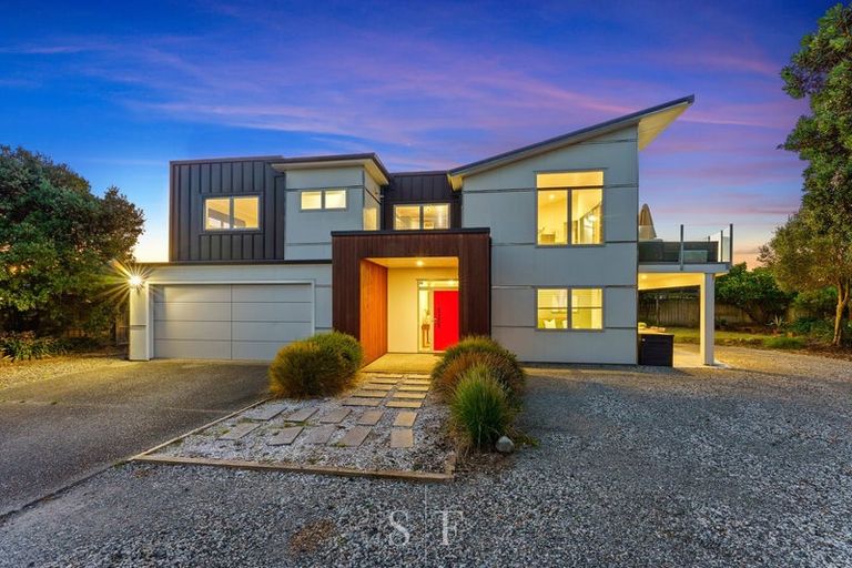 Photo of property in 155 Field Way, Waikanae Beach, Waikanae, 5036