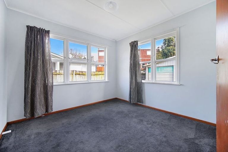 Photo of property in 94 Edmonton Road, Henderson, Auckland, 0612
