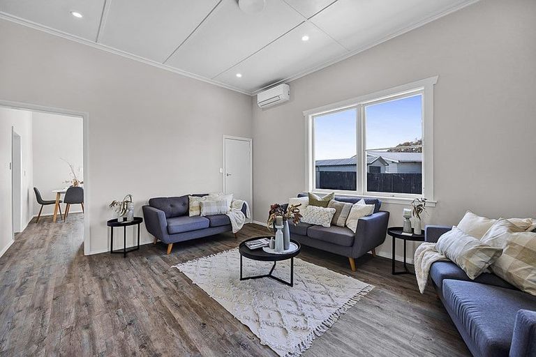 Photo of property in 35 Gladstone Street, Hawera, 4610