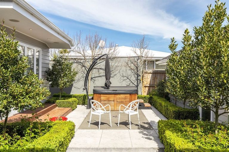 Photo of property in 4 Bradshaw Terrace, Riccarton, Christchurch, 8011