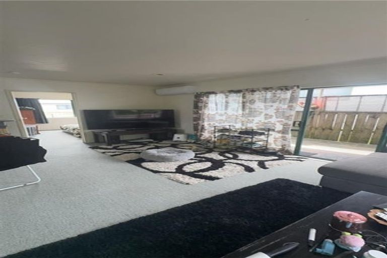 Photo of property in 10 Elvira Place, Ranui, Auckland, 0612