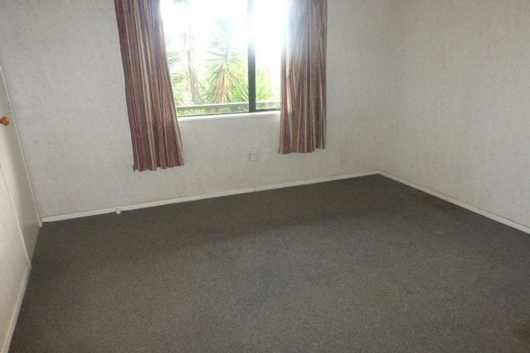 Photo of property in 1/12 Netherlands Avenue, Kelston, Auckland, 0602