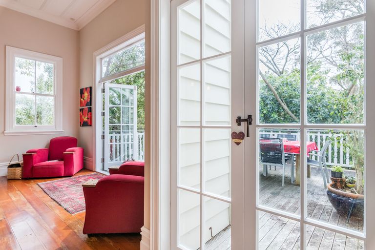 Photo of property in 54 Tinopai Road, Titirangi, Auckland, 0604