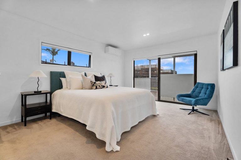 Photo of property in 1 Endymion Place, Half Moon Bay, Auckland, 2012