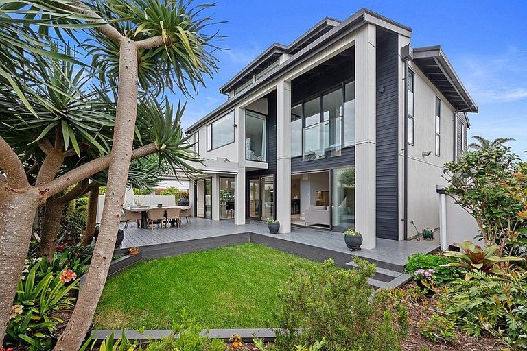 Photo of property in 9 Craig Road, Milford, Auckland, 0620
