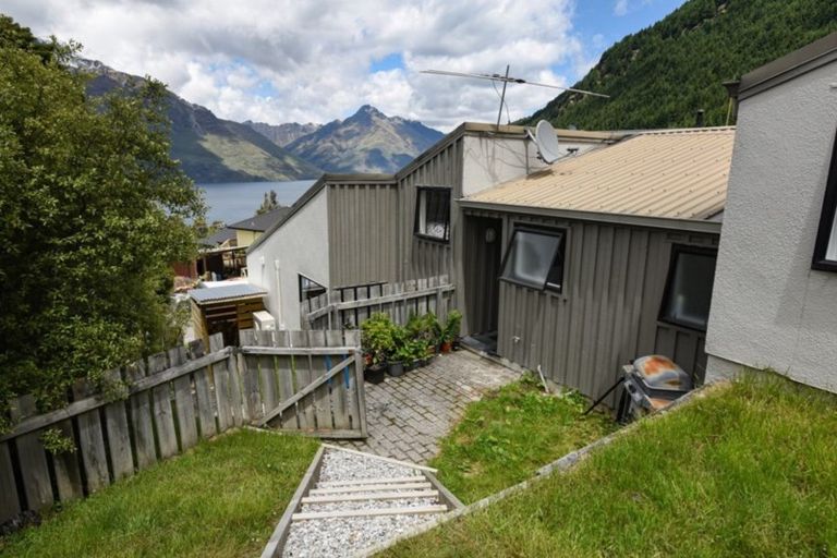 Photo of property in 5a Wye Place, Fernhill, Queenstown, 9300
