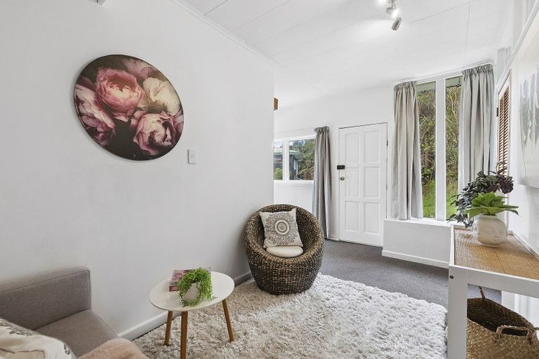 Photo of property in 142 The Ridgeway, Mornington, Wellington, 6021