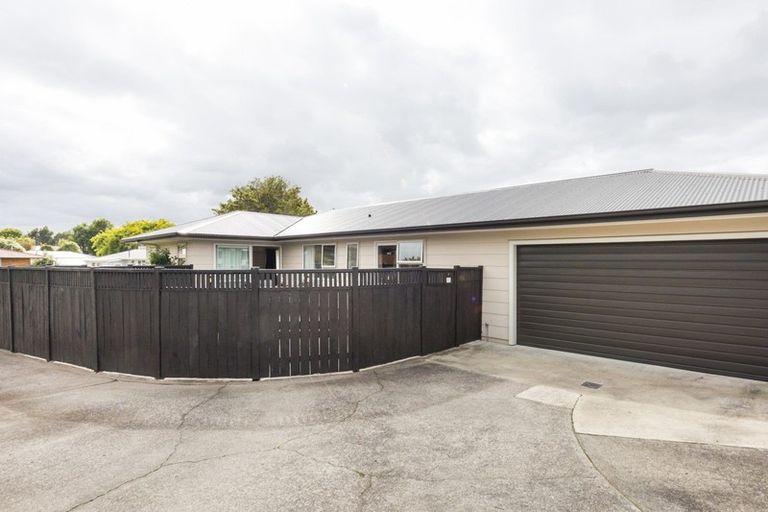 Photo of property in 4 Ruamahanga Crescent, Terrace End, Palmerston North, 4410