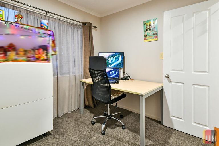 Photo of property in 51 Castlefinn Drive, Weymouth, Auckland, 2103