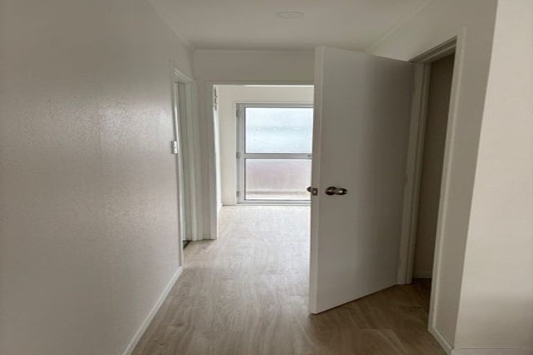 Photo of property in 2/23 Lyren Place, Half Moon Bay, Auckland, 2012