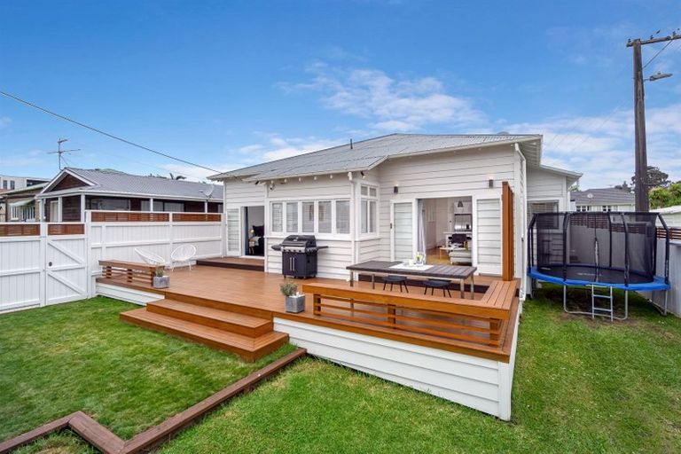 Photo of property in 1/20 Corrella Road, Belmont, Auckland, 0622