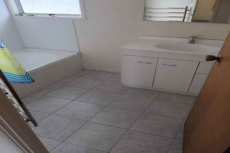 Photo of property in 7 Andros Place, Unsworth Heights, Auckland, 0632