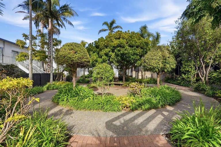 Photo of property in 19/72 Kitchener Road, Milford, Auckland, 0620