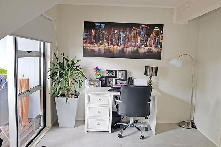 Photo of property in 4a Redoubt Road, Goodwood Heights, Auckland, 2105