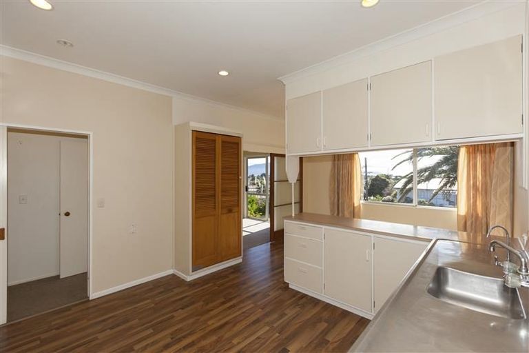 Photo of property in 10 Kawau Grove, Waikanae Beach, Waikanae, 5036