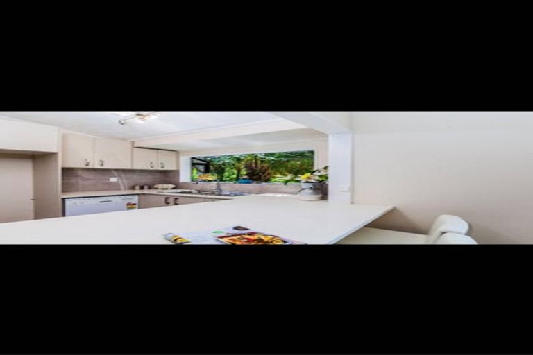 Photo of property in 43 Gosford Drive, Botany Downs, Auckland, 2010