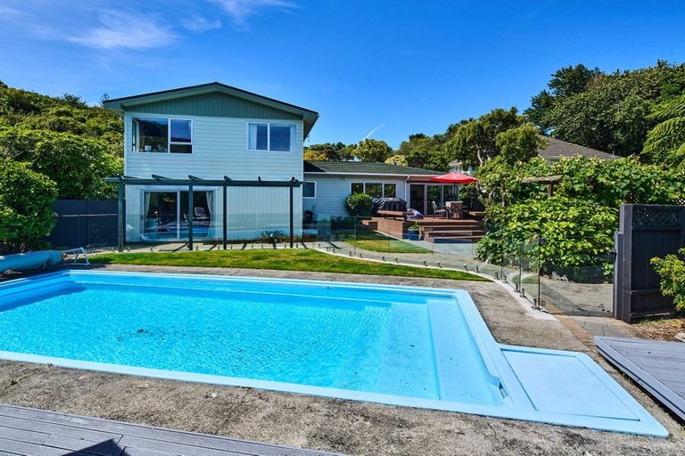 Photo of property in 7 Tui Terrace, Tawa, Wellington, 5028
