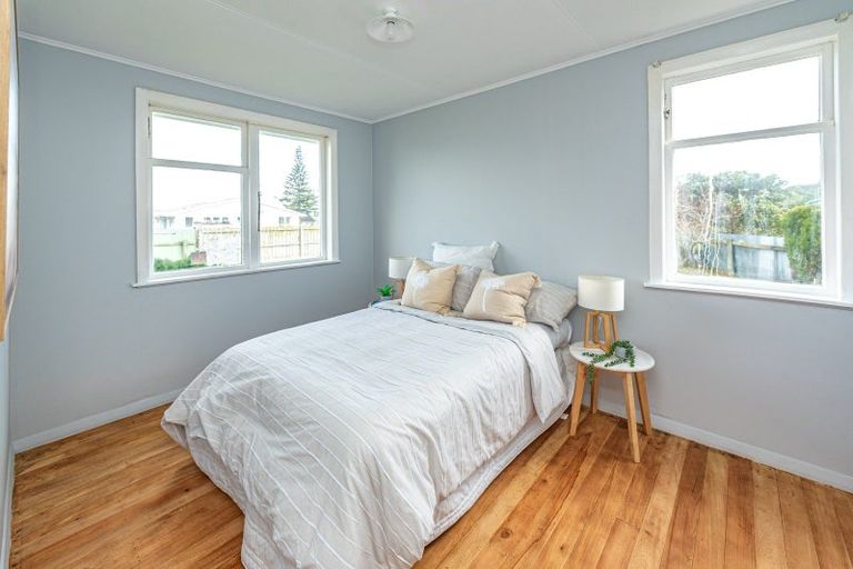 Photo of property in 42 Ruapehu Street, Castlecliff, Whanganui, 4501