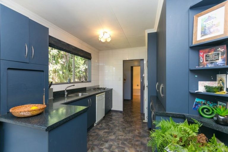 Photo of property in 54 Seaview Road, Marfell, New Plymouth, 4310