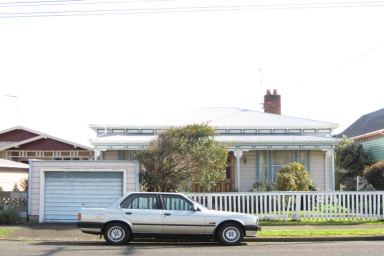 Photo of property in 88 Hine Street, New Plymouth, 4310