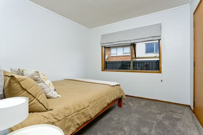 Photo of property in 1/9 Elderwood Lane, Belmont, Auckland, 0622