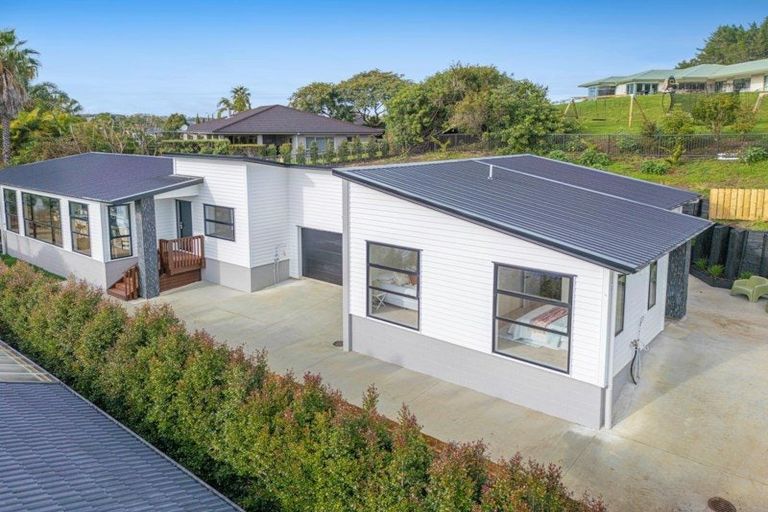 Photo of property in 26b Gulf Harbour Drive, Gulf Harbour, Whangaparaoa, 0930