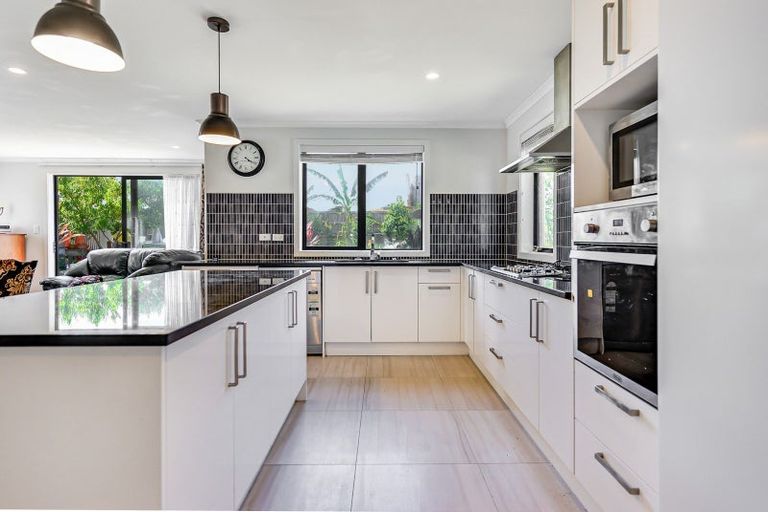 Photo of property in 35 Cabourne Drive, Glenview, Hamilton, 3206