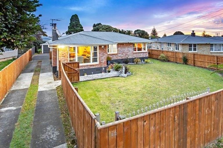 Photo of property in 142 Russell Road, Manurewa, Auckland, 2102