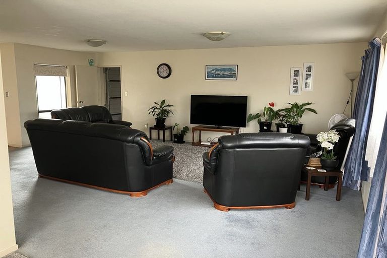 Photo of property in 21 Ballymore Drive, Pinehill, Auckland, 0632