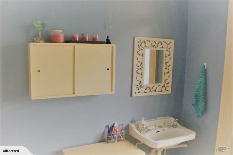 Photo of property in 60 Royal Terrace, Dunedin Central, Dunedin, 9016