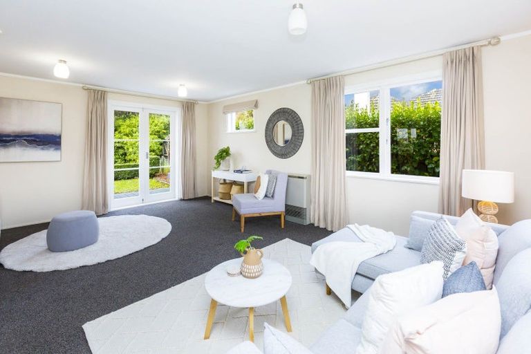 Photo of property in 1 Deller Grove, Silverstream, Upper Hutt, 5019