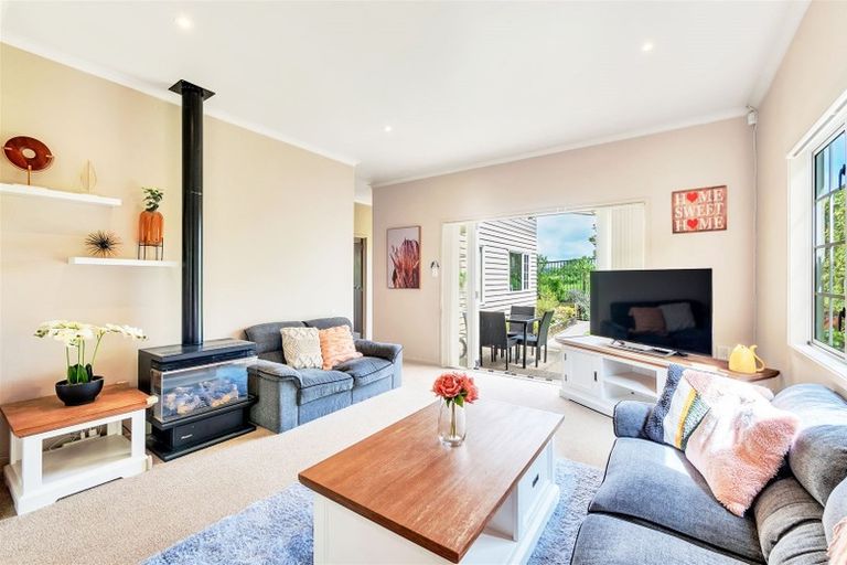 Photo of property in 12 Mulvaney Crescent, Henderson, Auckland, 0612