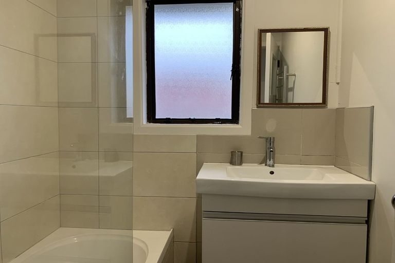 Photo of property in 1/114 Kervil Avenue, Te Atatu Peninsula, Auckland, 0610