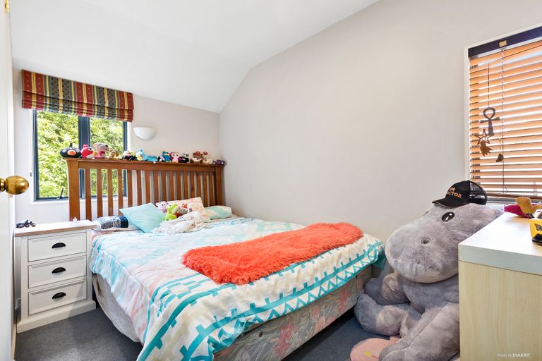 Photo of property in 1/24 Merton Avenue, Glenfield, Auckland, 0627