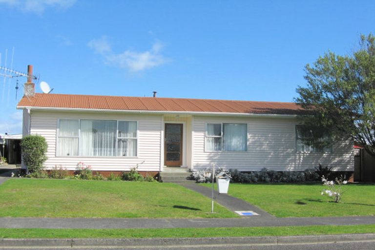 Photo of property in 12 Ross Street, Levin, 5510